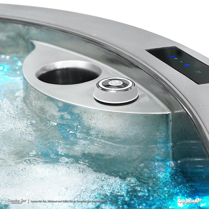 Wanna SPA Circle Canadian Spa — krawędź niecki z panelem sterowania