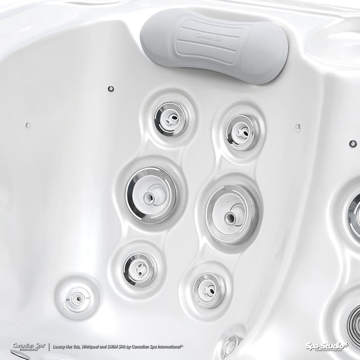 Wanna SPA Corall Imperial Canadian Spa — duże dysze masażu pleców przy zagłówku