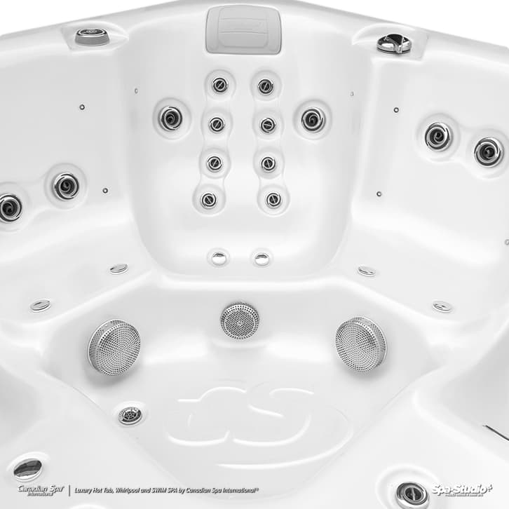 Wanna SPA Glacia Elite Canadian Spa — wnętrze z tłoczonym logo CS