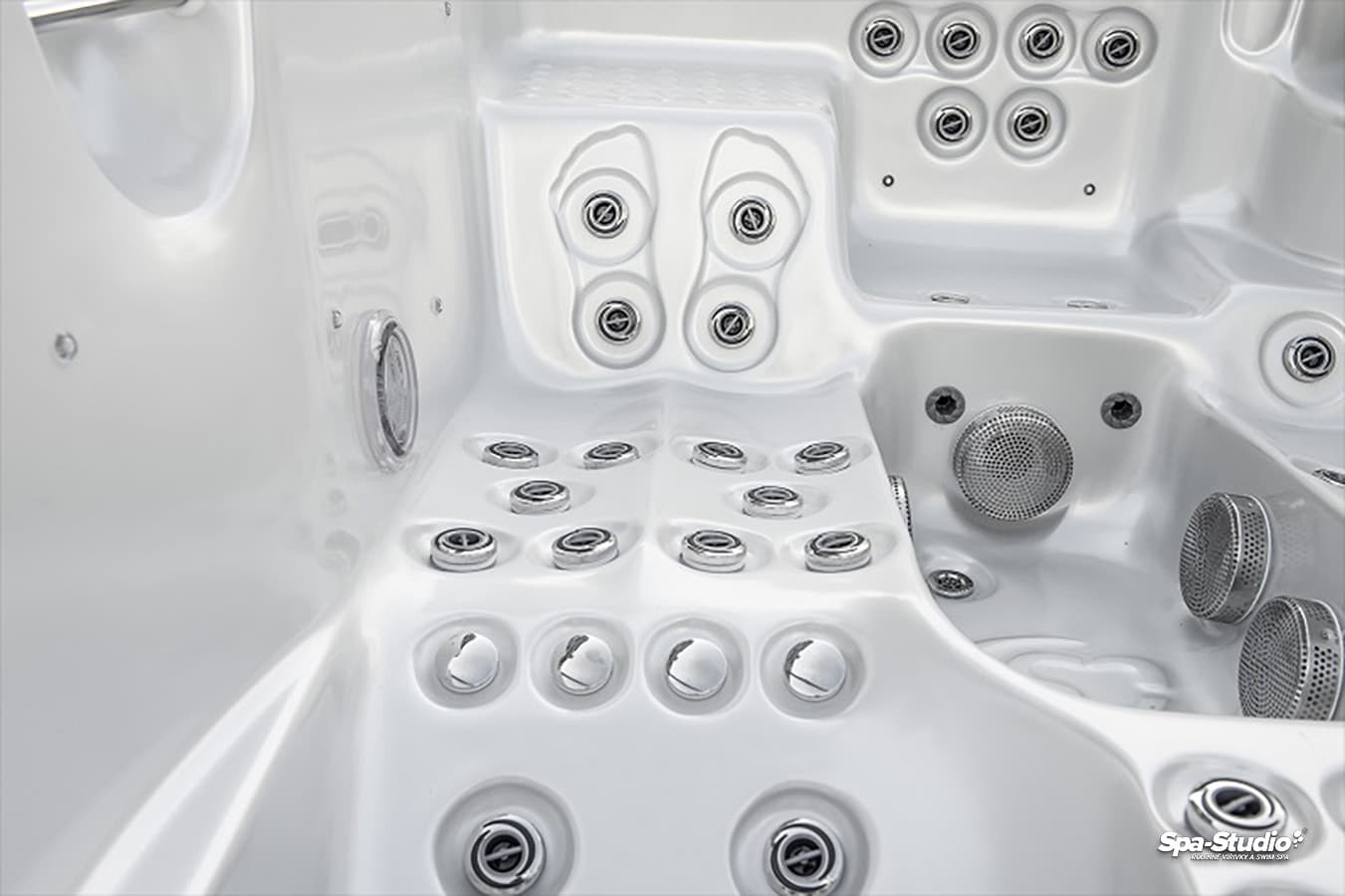 Wanna SPA Natura Canadian Spa — pełny układ dysz w niecce