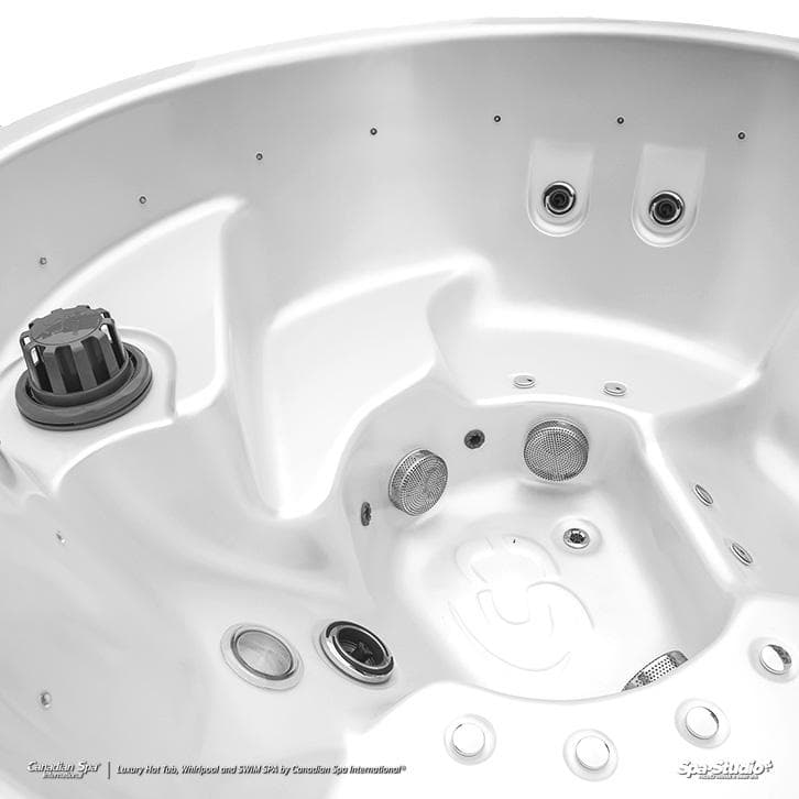 Wanna SPA Turtle Canadian Spa — wnętrze z filtrem i dyszami