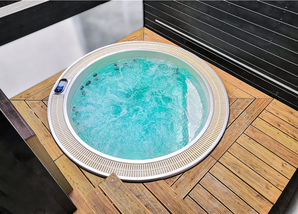 Realizacja wanny SPA Canadian Spa — 25