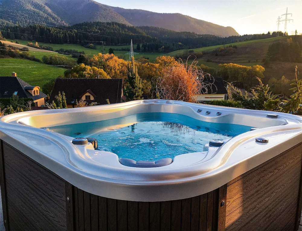 Wanna SPA Canadian Spa na tarasie z widokiem na góry o zachodzie słońca — realizacja u klienta
