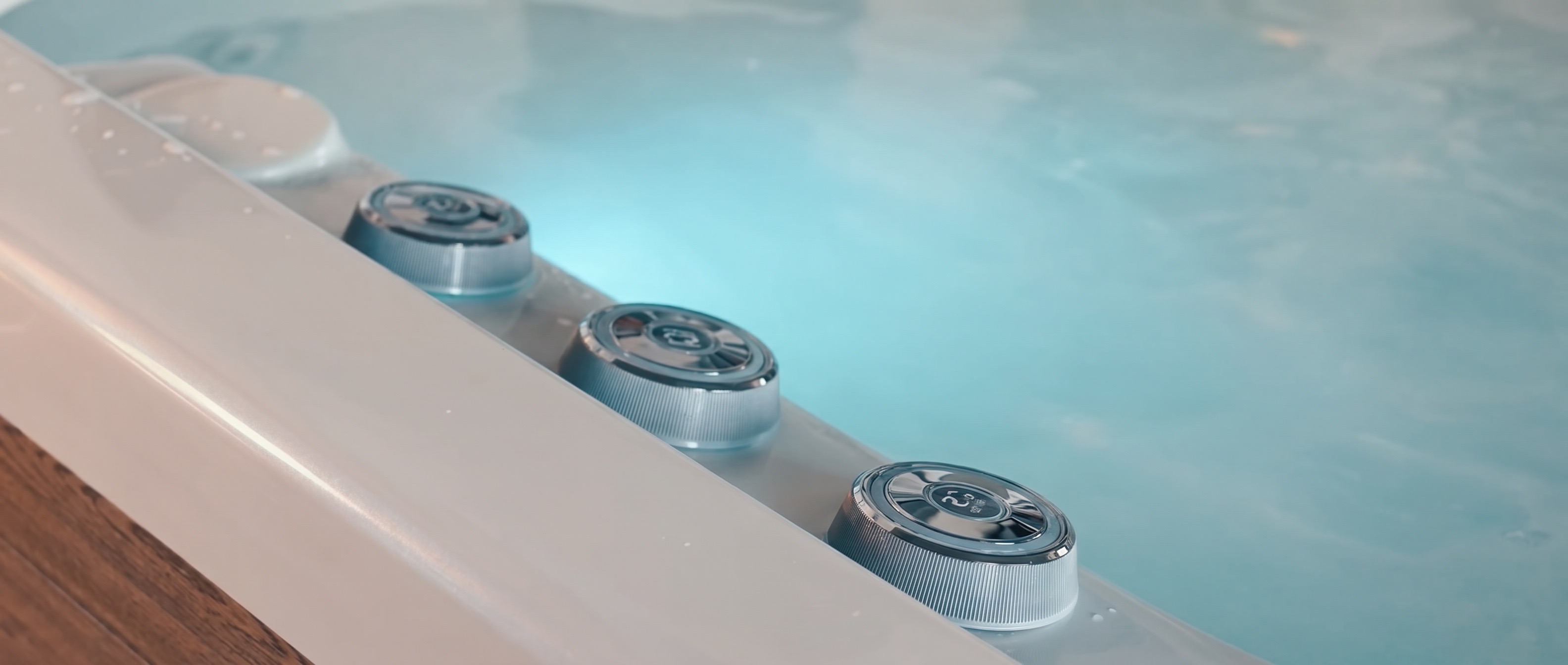 MicroSilk® — Technologia mikrobąbelków powietrza, która nadaje wodzie mleczny wygląd i podnosi komfort kąpieli.
